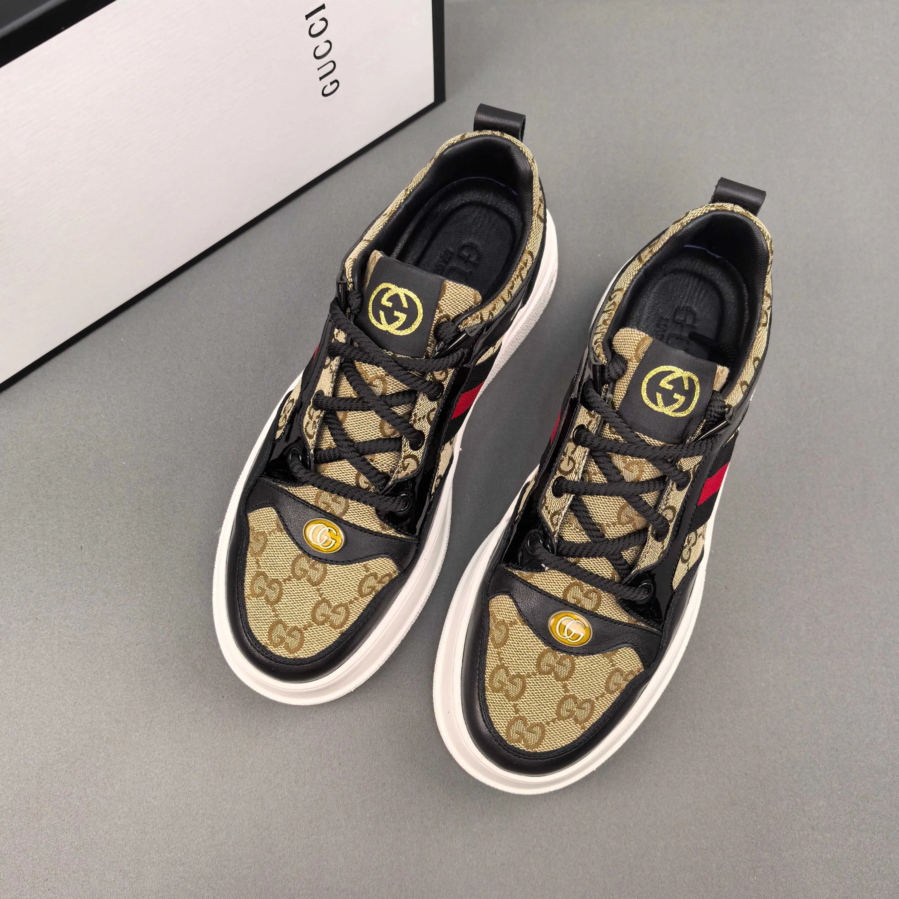 PP440🍒🍒🍒Gucci GUCCI official website latest model🎁classic casual fashion men's shoes👟hot style💥simple and elegant style, exclusive for trendy men. Unique official website latest brand elements👑Gucci original decoration, fashionable and generous, original soft calfskin fabric➕Comfortable soft first-layer pigskin lining ✅The official website specifies wear-resistant casual outsole, the classic model is taken at the counter in real life🎬Color: 2⃣️colors available😍Number 38-44